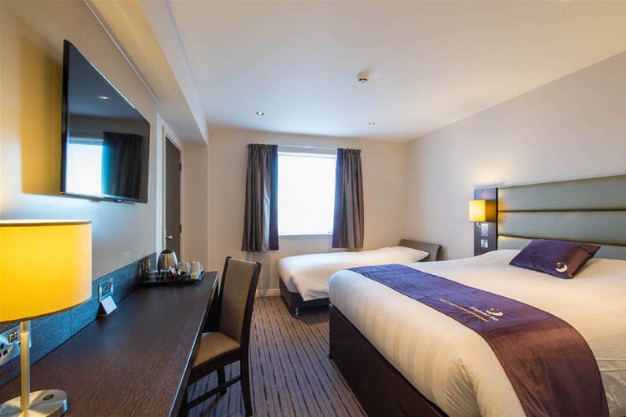 Premier Inn Newcastle City Centre Millennium Bridge Экстерьер фото
