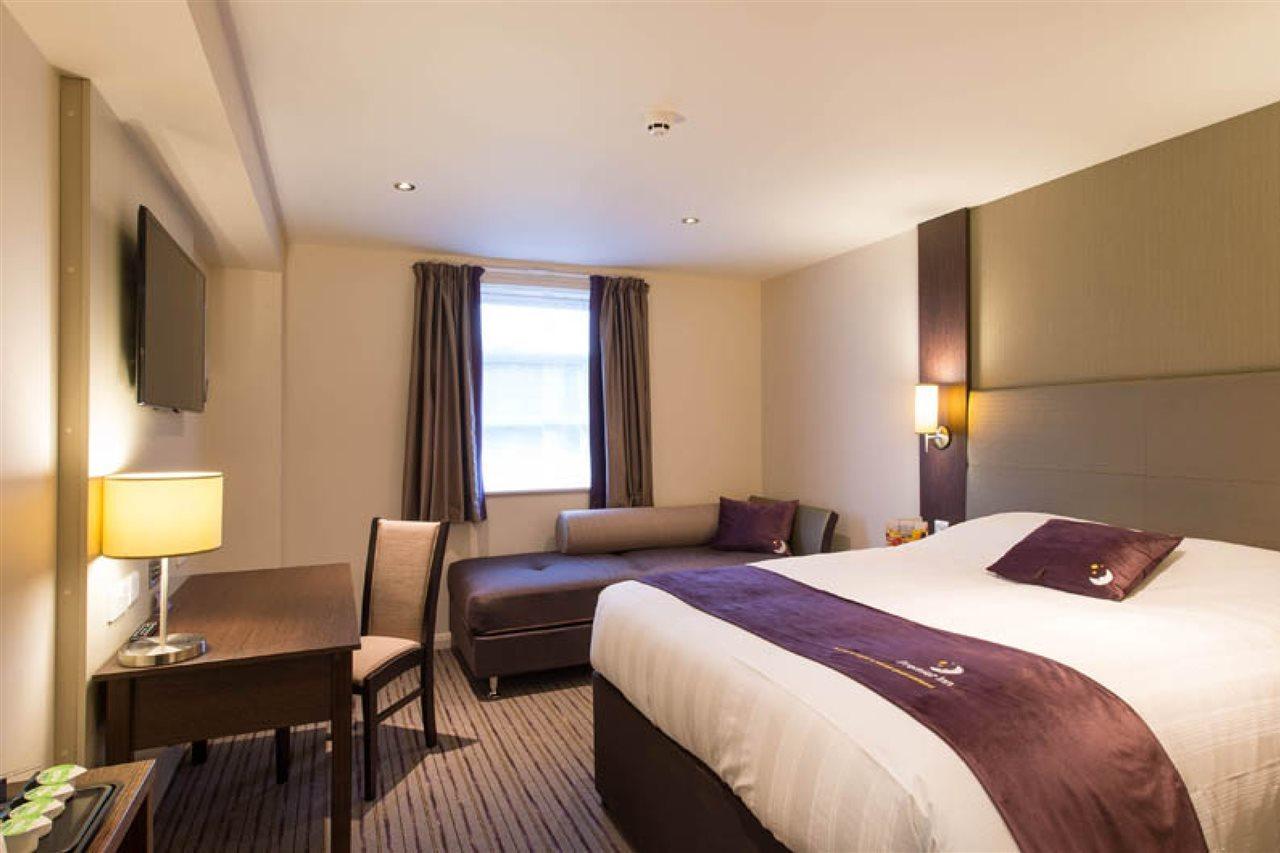 Premier Inn Newcastle City Centre Millennium Bridge Экстерьер фото