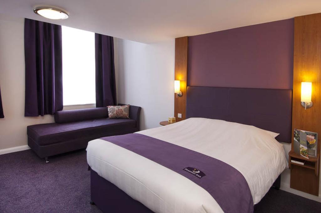 Premier Inn Newcastle City Centre Millennium Bridge Экстерьер фото