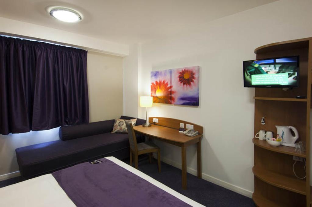 Premier Inn Newcastle City Centre Millennium Bridge Экстерьер фото