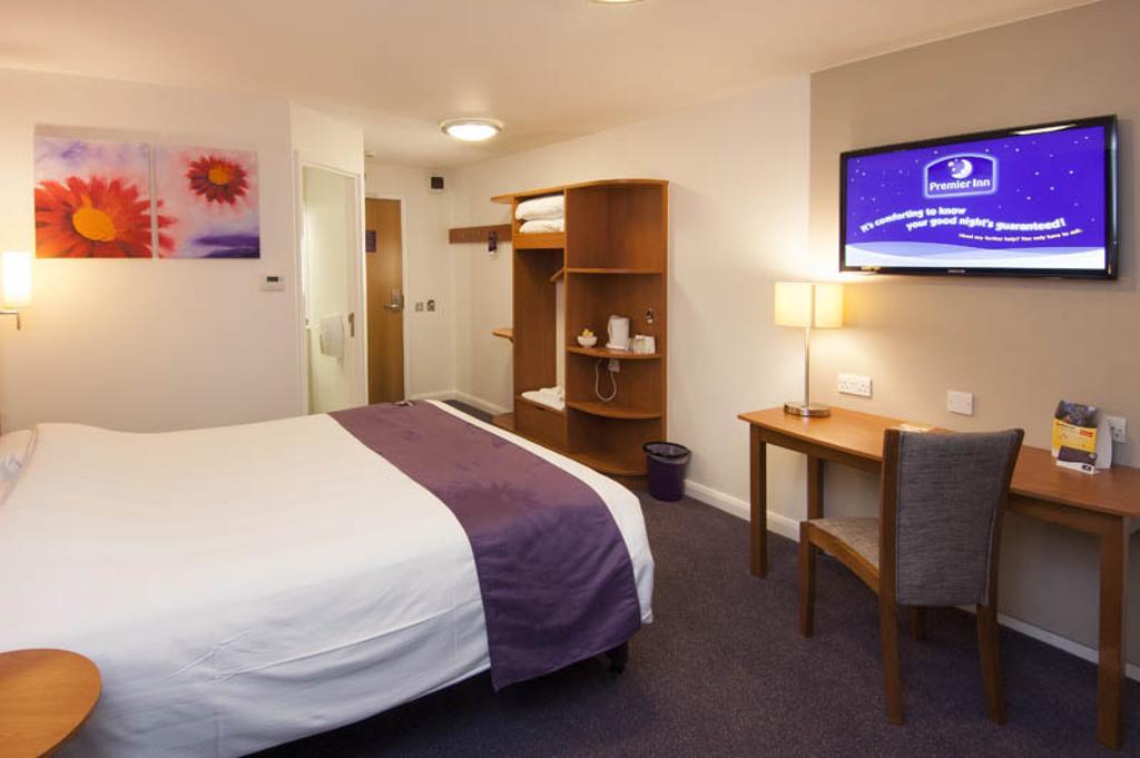 Premier Inn Newcastle City Centre Millennium Bridge Экстерьер фото